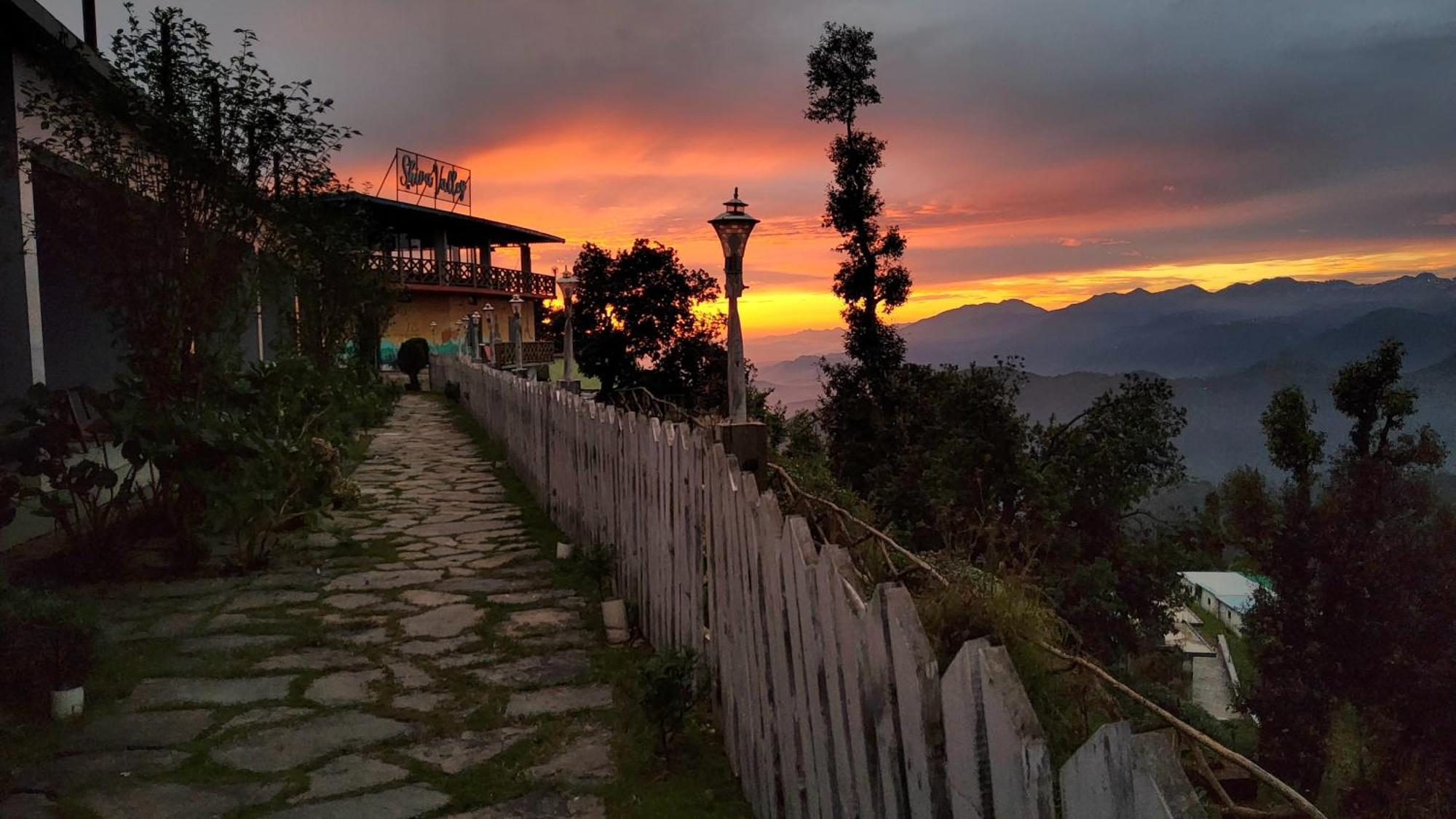 Shiva Valley Resort Kokhliyal Gaon エクステリア 写真